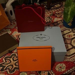 1 small Hermes tray box